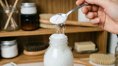 Do šampónu pridávam sódu: vlasy sú objemnejšie pri korienkoch, stačí ich umývať menej často a ich kvalita sa zlepšuje. Čo nám to môže priniesť?