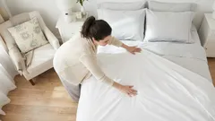 „Nemali by ste meniť posteľnú bielizeň každé dva týždne alebo každý mesiac“ – správny interval pre výmenu je prekvapujúci.